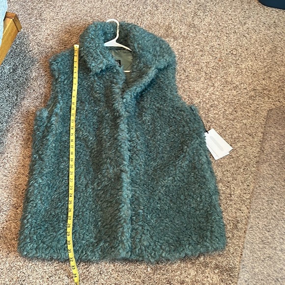 UGG Tammie warm fuzzy vest NWOT - Picture 10 of 14